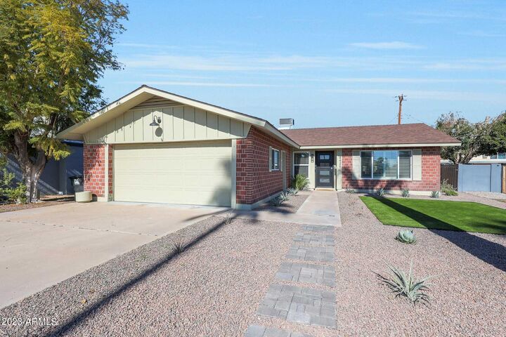 Property Photo: 8426 E Plaza Avenue AZ 85250