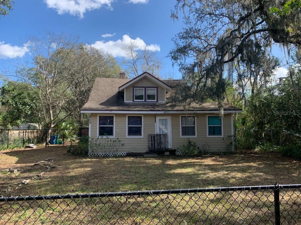 Property Photo:  217 S Blue Lake Avenue  FL 32724 