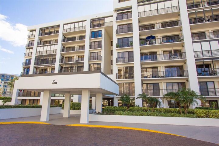 Property Photo:  6 Belleview Boulevard 705  FL 33756