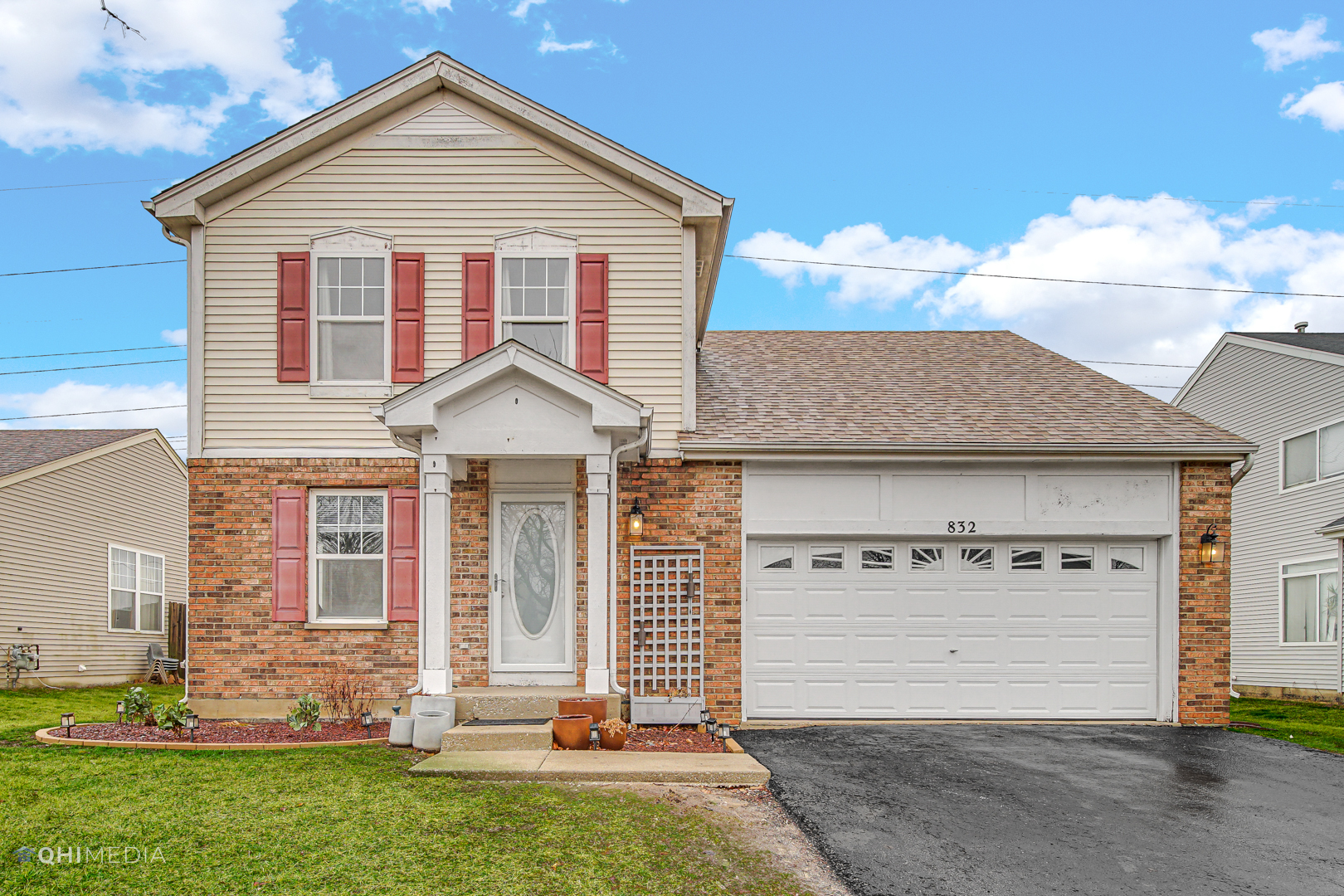 Property Photo: 832 Rebecca Lane IL 60440