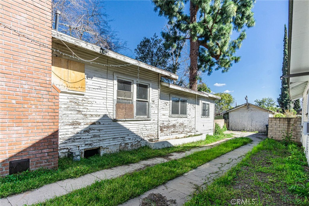 Property Photo:  160 S Altadena Drive  CA 91107 