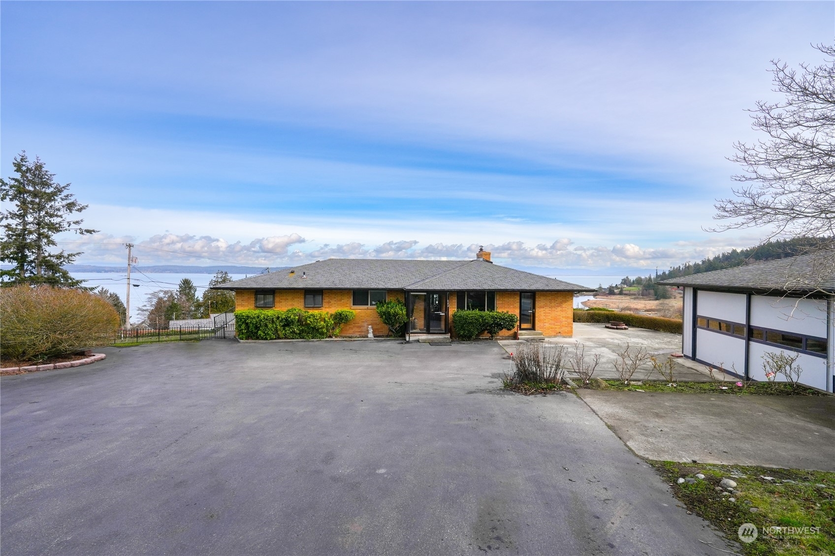 Property Photo:  642 E Peregrine Lane  WA 98277 