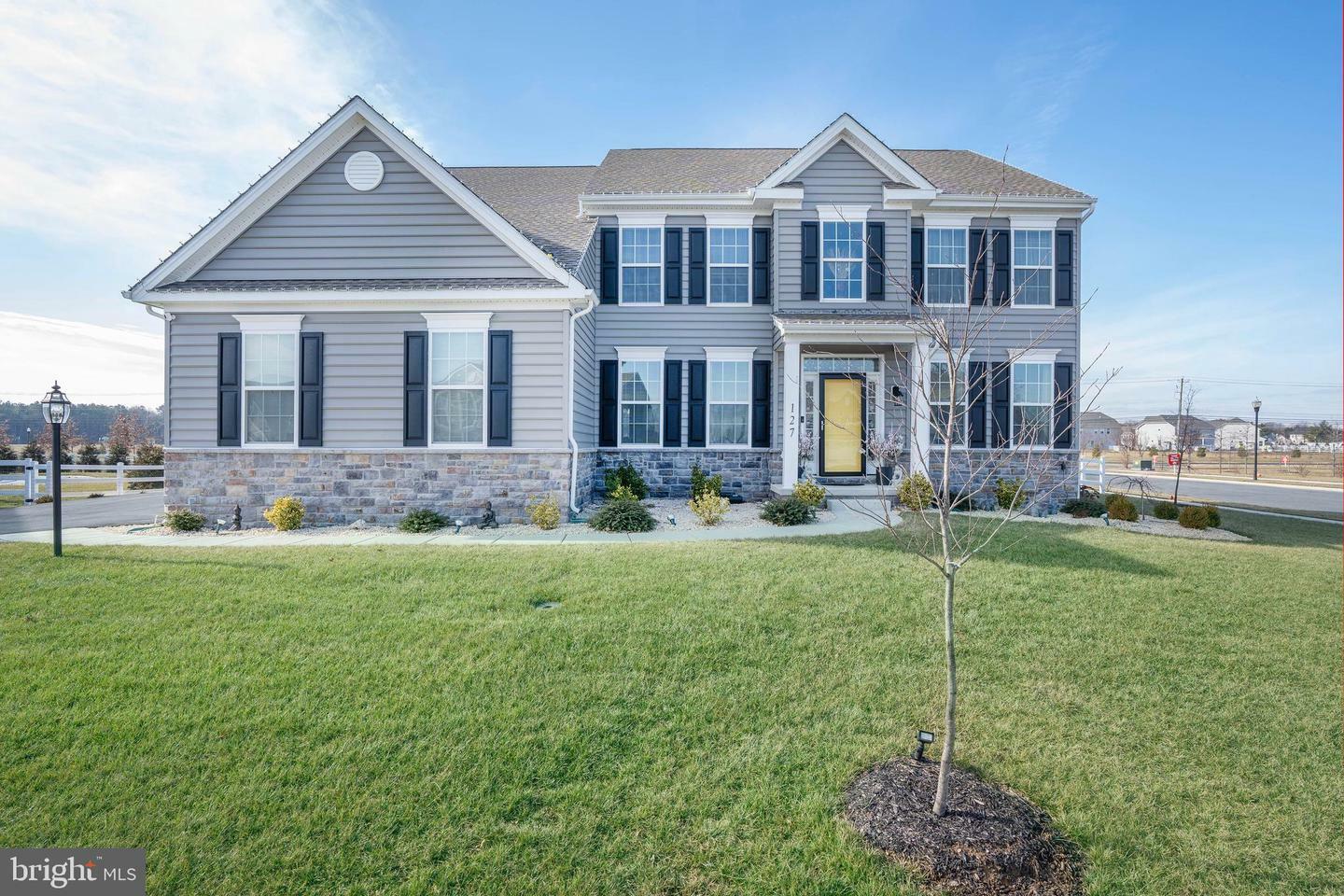 Property Photo: 127 Green Forest Drive DE 19709