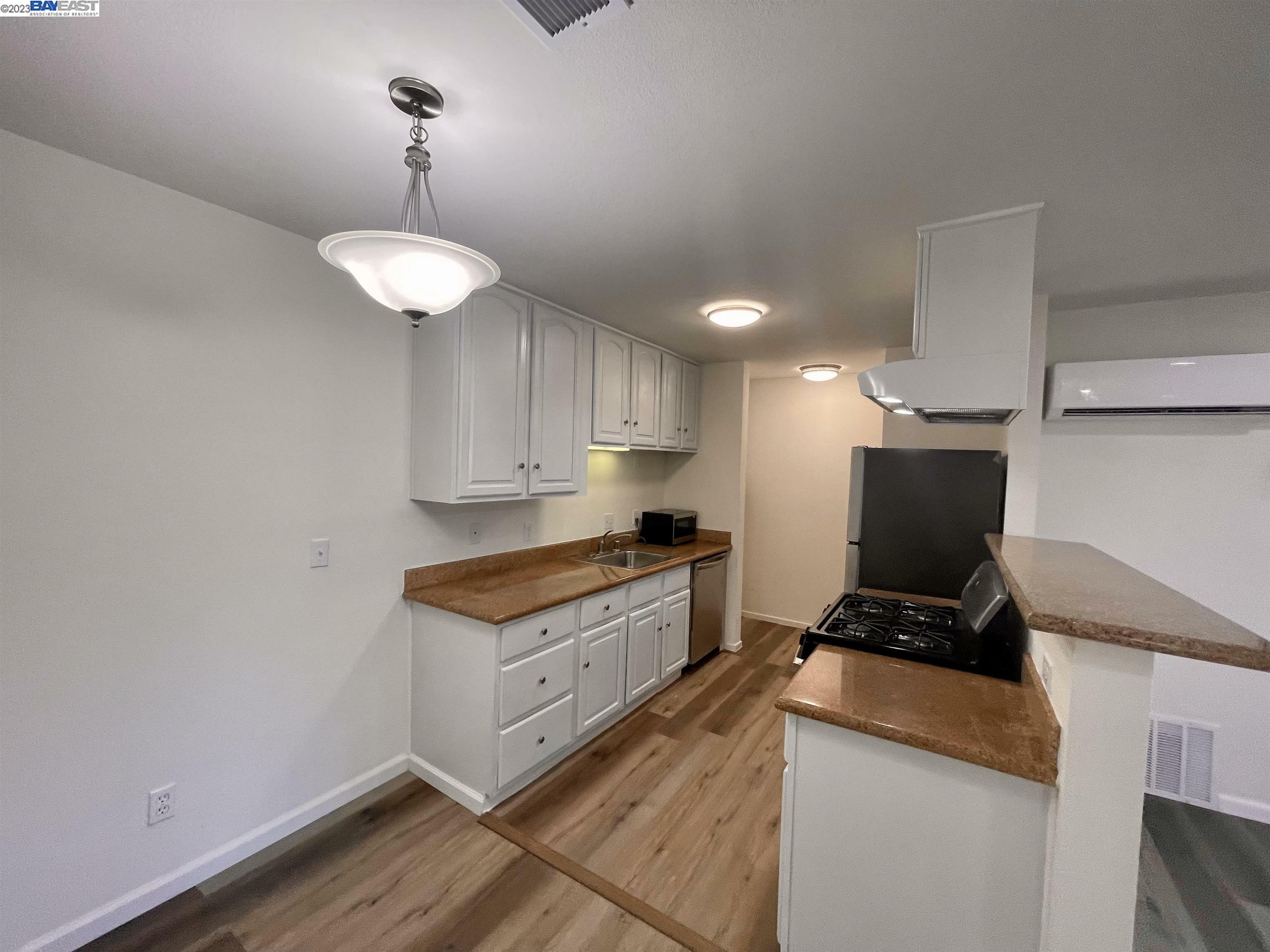 Property Photo: 2101 Lakeview Cir CA 94565