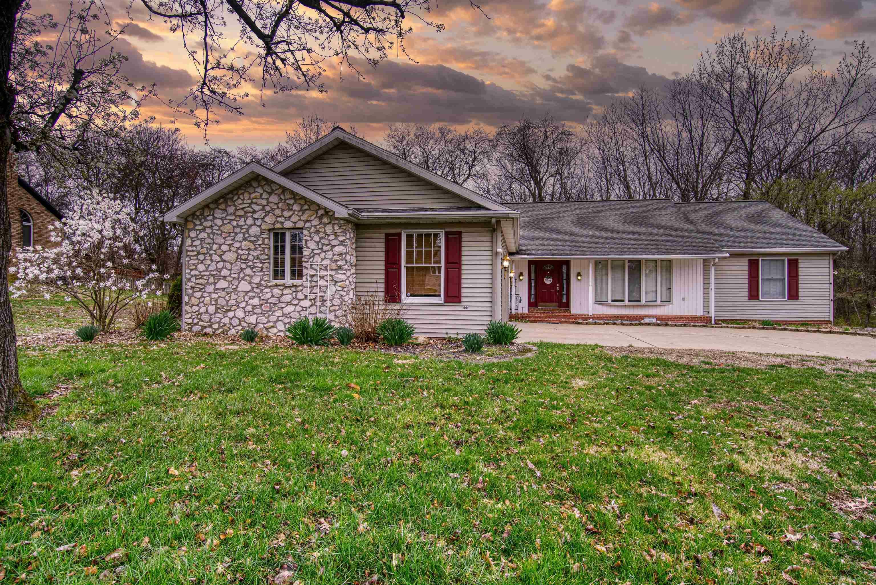 Property Photo: 1215 Tanglewood Drive IN 47620