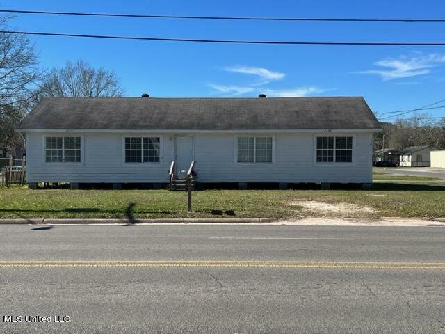 Property Photo:  2207 Chicot Street  MS 39581 