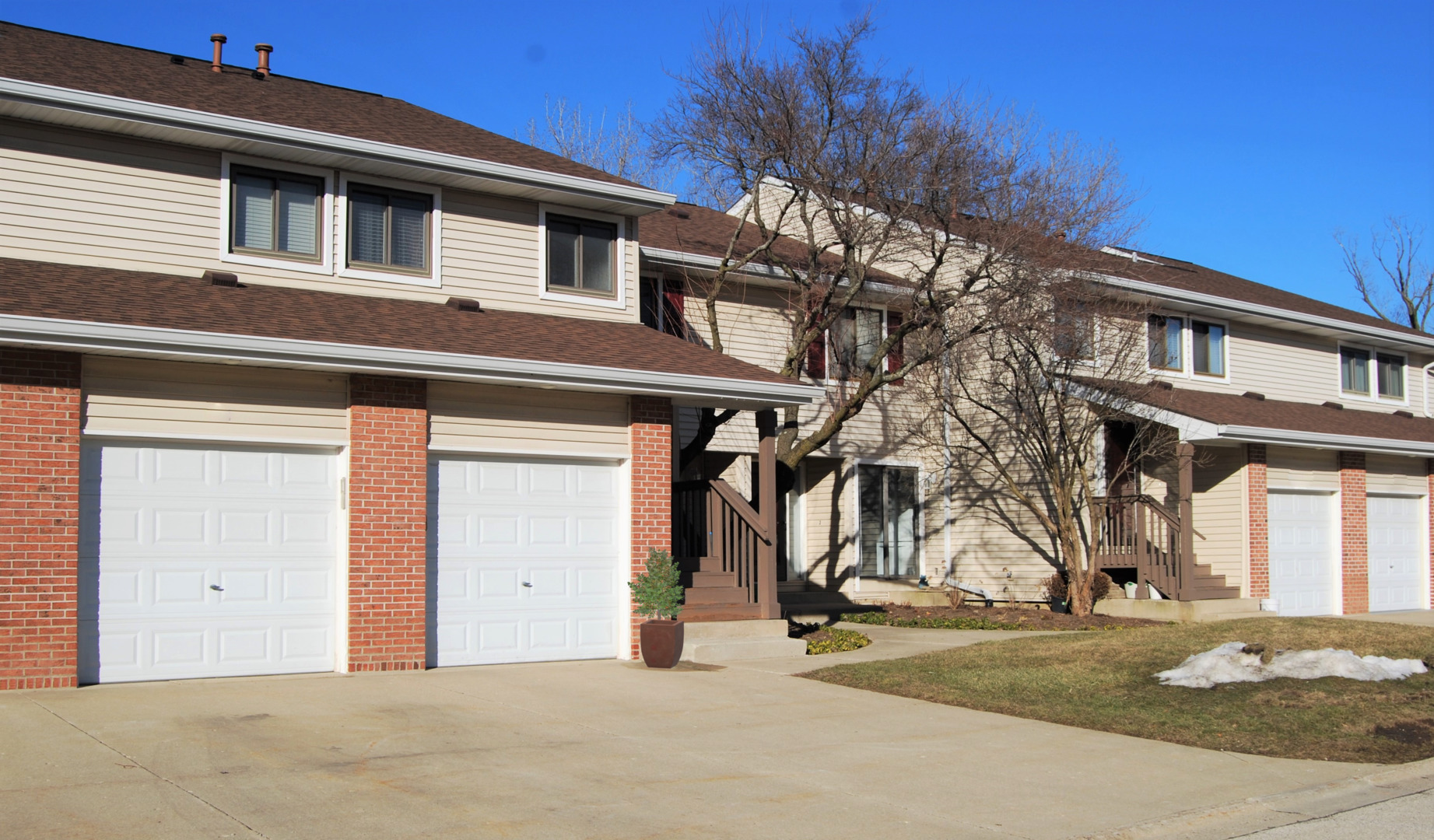 Property Photo:  176 Morningside Lane W  IL 60089 