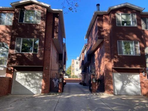 Property Photo: 722 W Junior Terrace C IL 60613