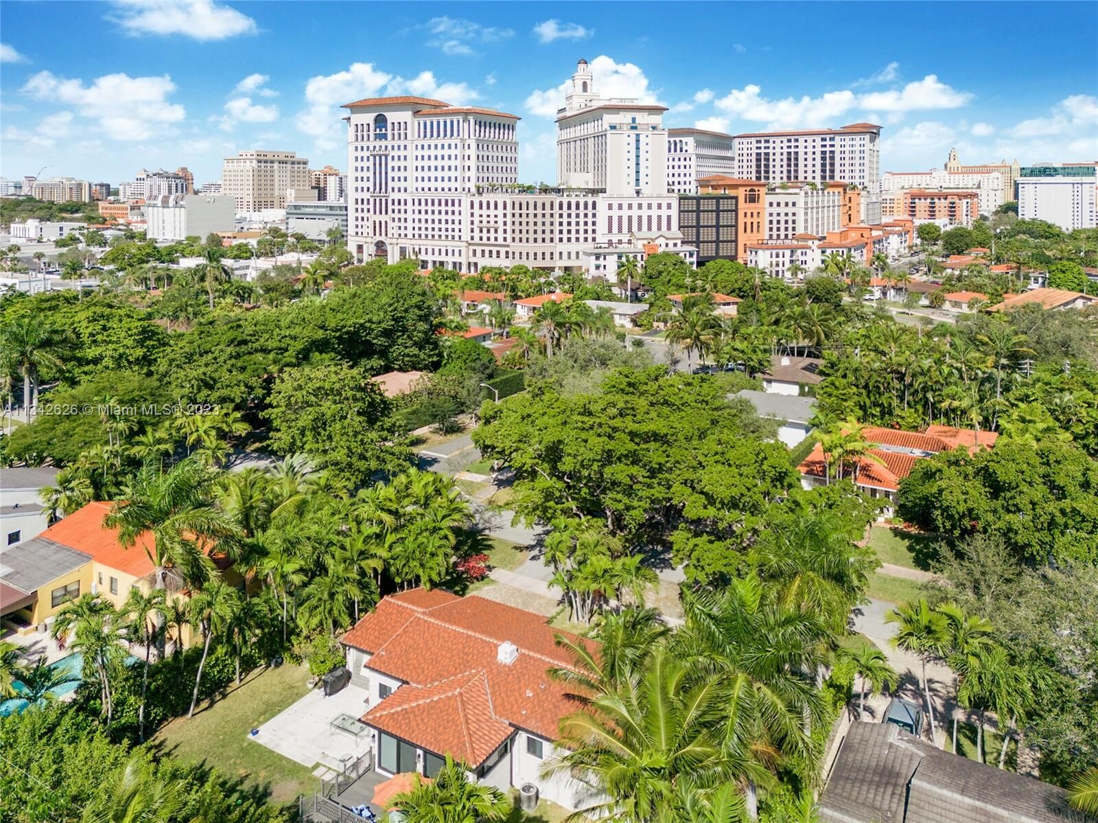 Property Photo: 46 San Sebastian Ave FL 33134