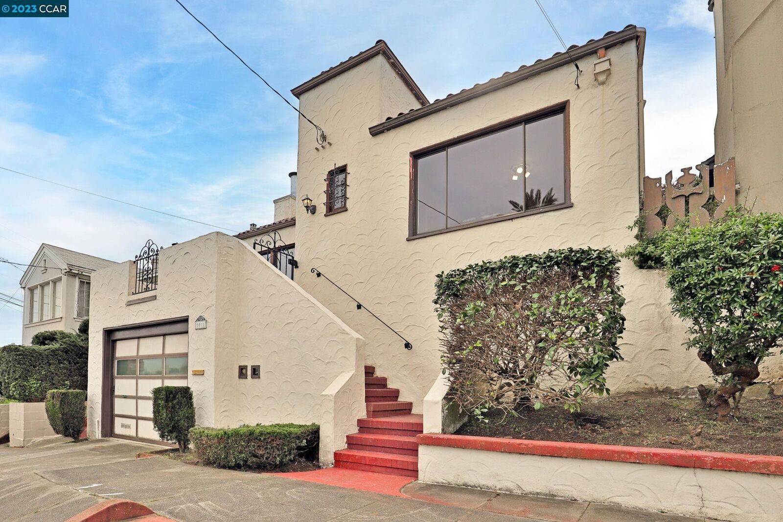Property Photo:  1011 Prague Street  CA 94112 