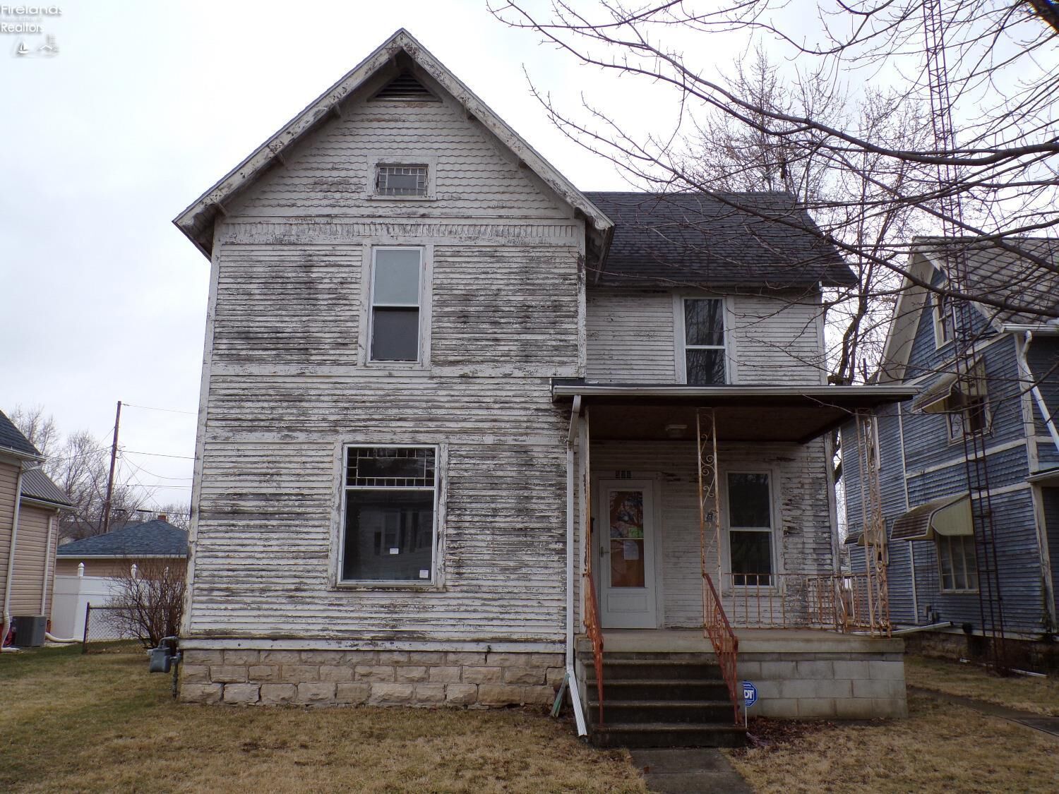 Property Photo:  526 S Wood  OH 43420 