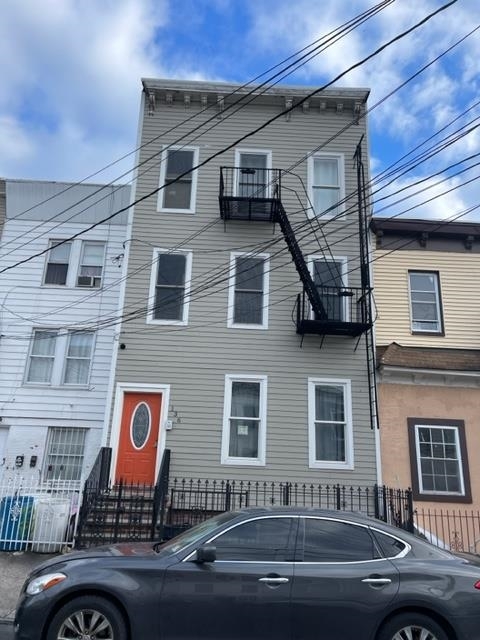 136 Van Horne St 2  Jc, Bergen-Lafayett NJ 07304 photo