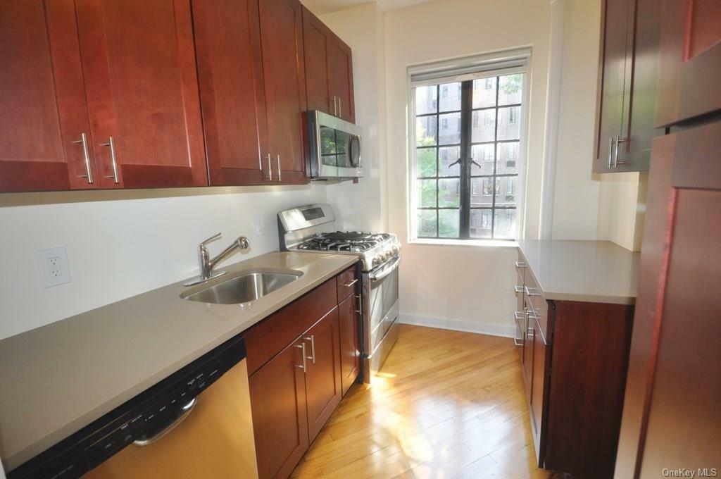 Property Photo:  155 Garth Road 3cs  NY 10583 