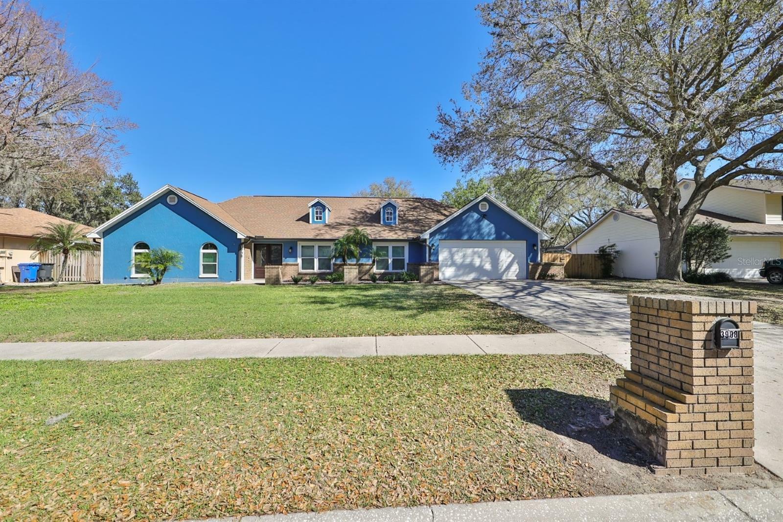 Property Photo:  3908 Rosedale Drive  FL 33511 