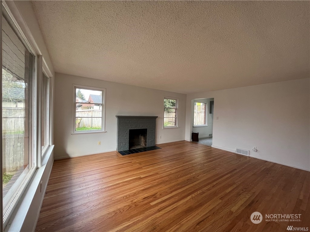 Property Photo: 7804 6th Avenue NW WA 98117