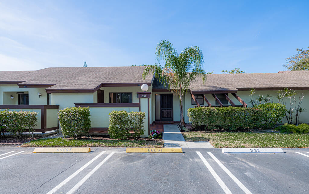 Property Photo: 332 Pennington Court FL 33411