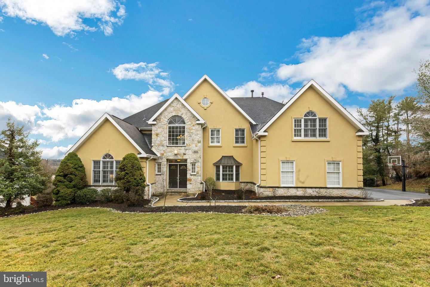 Property Photo: 1207 Gulph Creek Drive PA 19087
