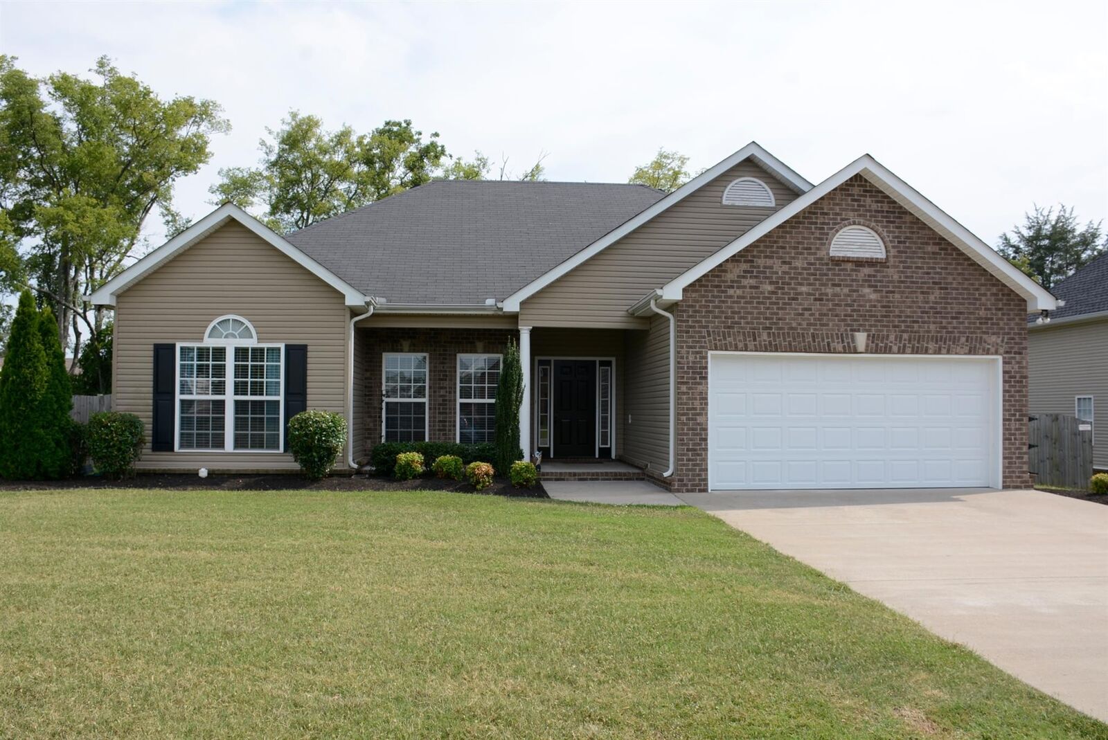 Property Photo: 3321 Cornerstone Dr TN 37128