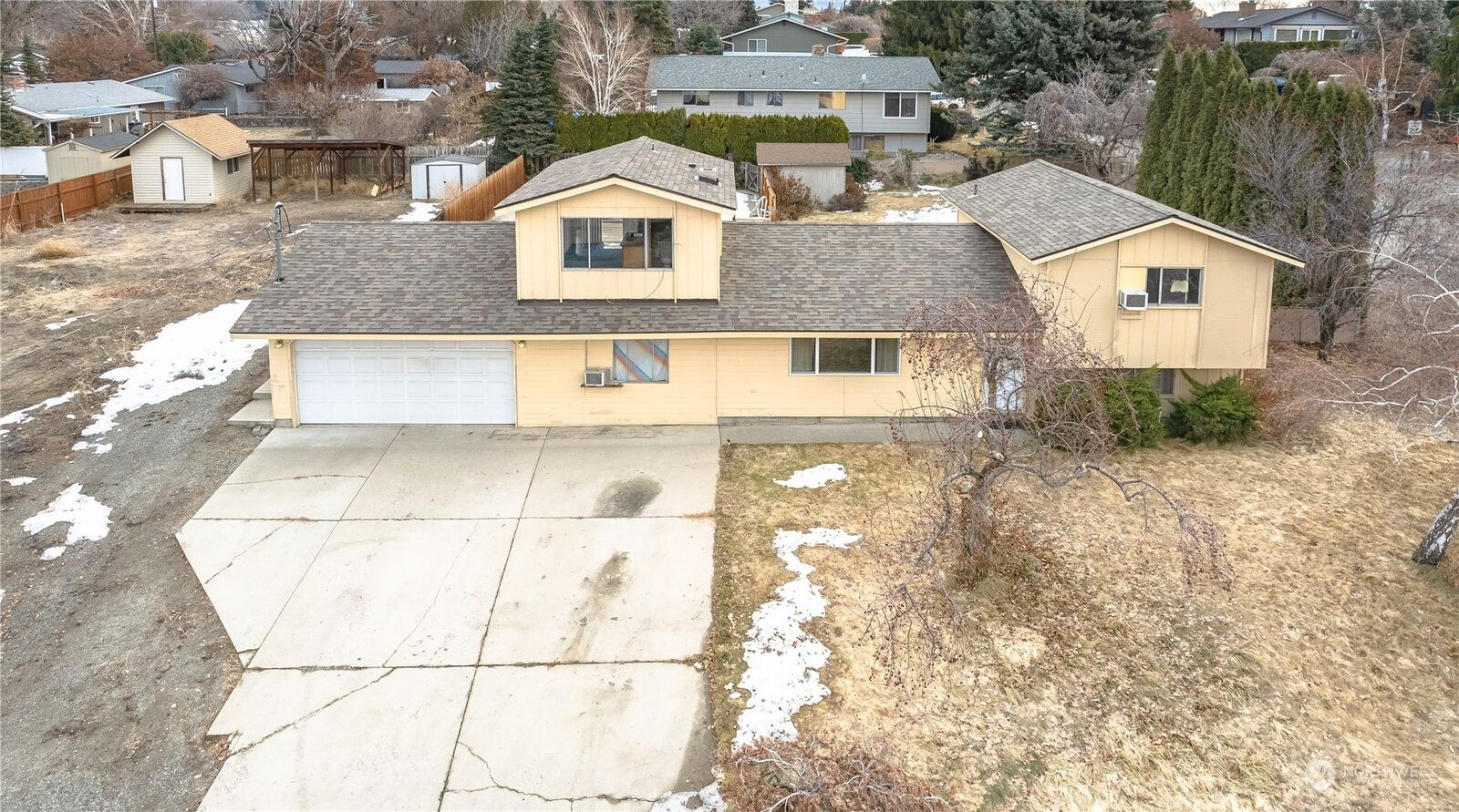 Property Photo:  215 S Iowa Avenue  WA 98802 