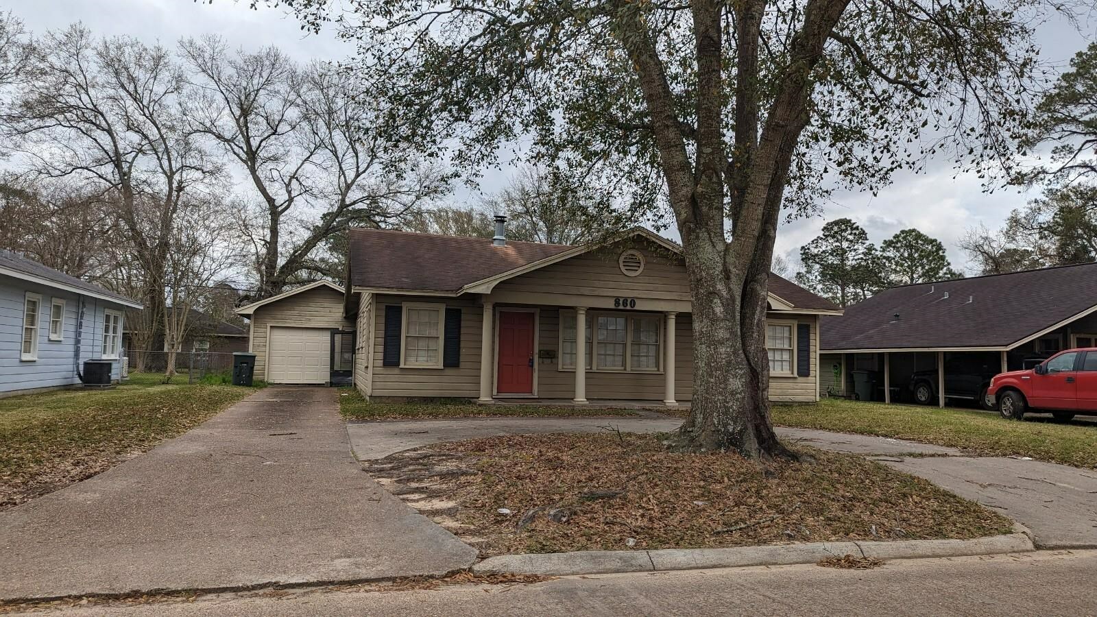 Property Photo:  860 Parson Dr  TX 77706 