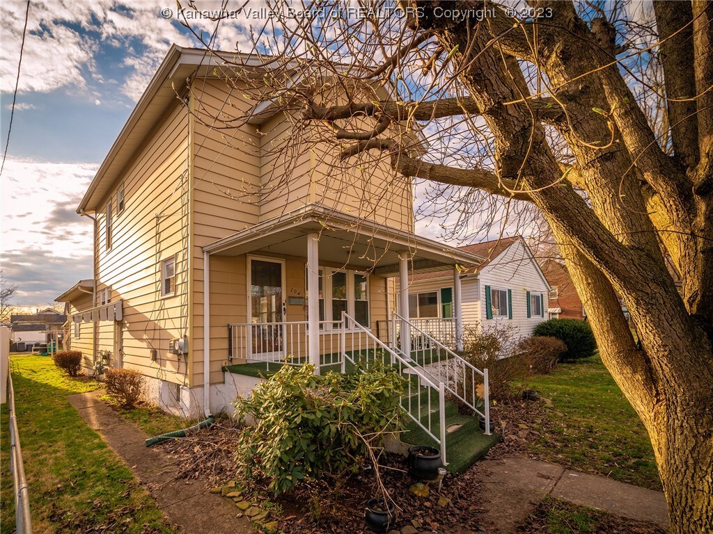 Property Photo: 204 18th Street WV 25064