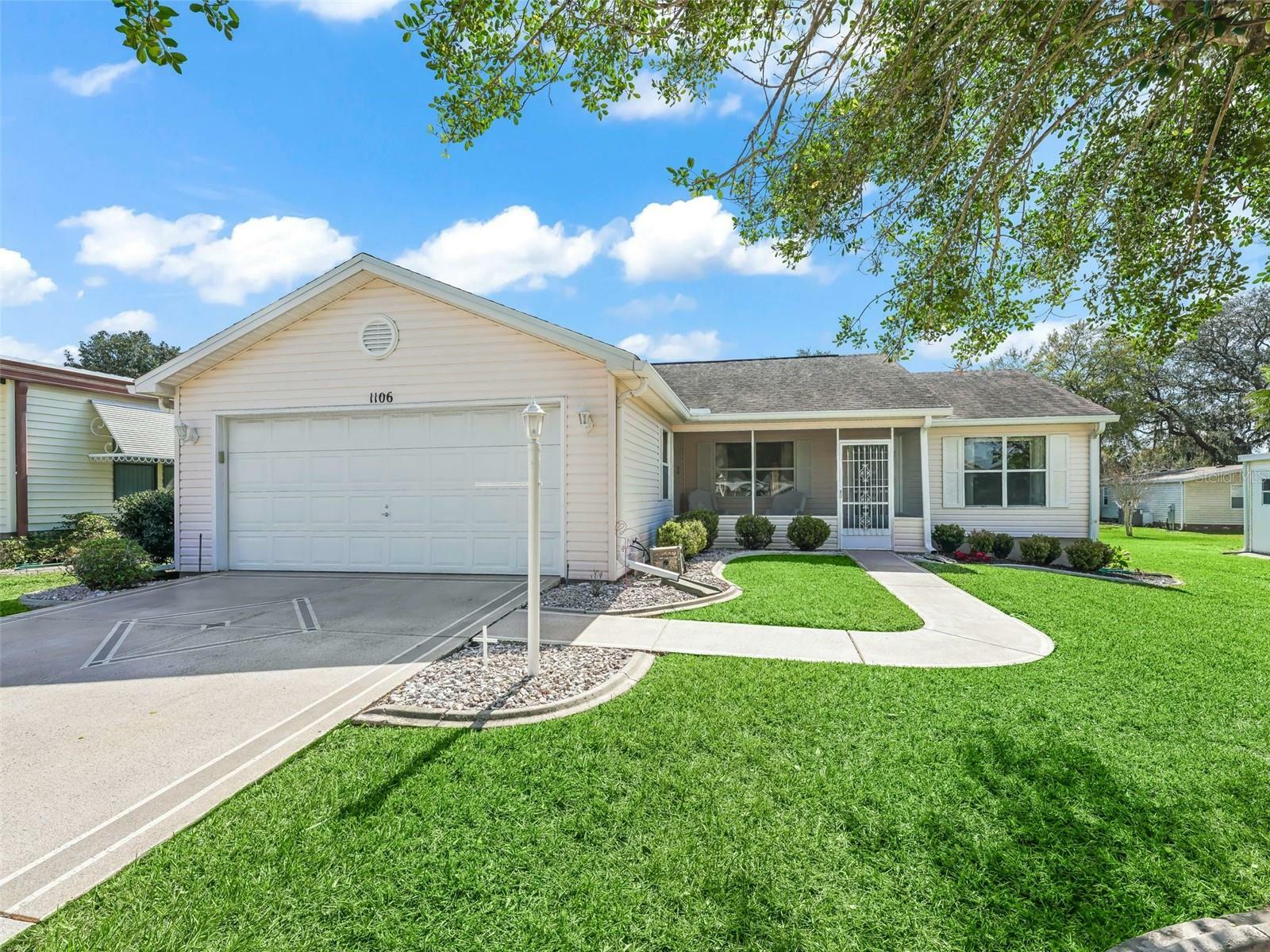 Property Photo:  1106 W Boone Court  FL 32159 