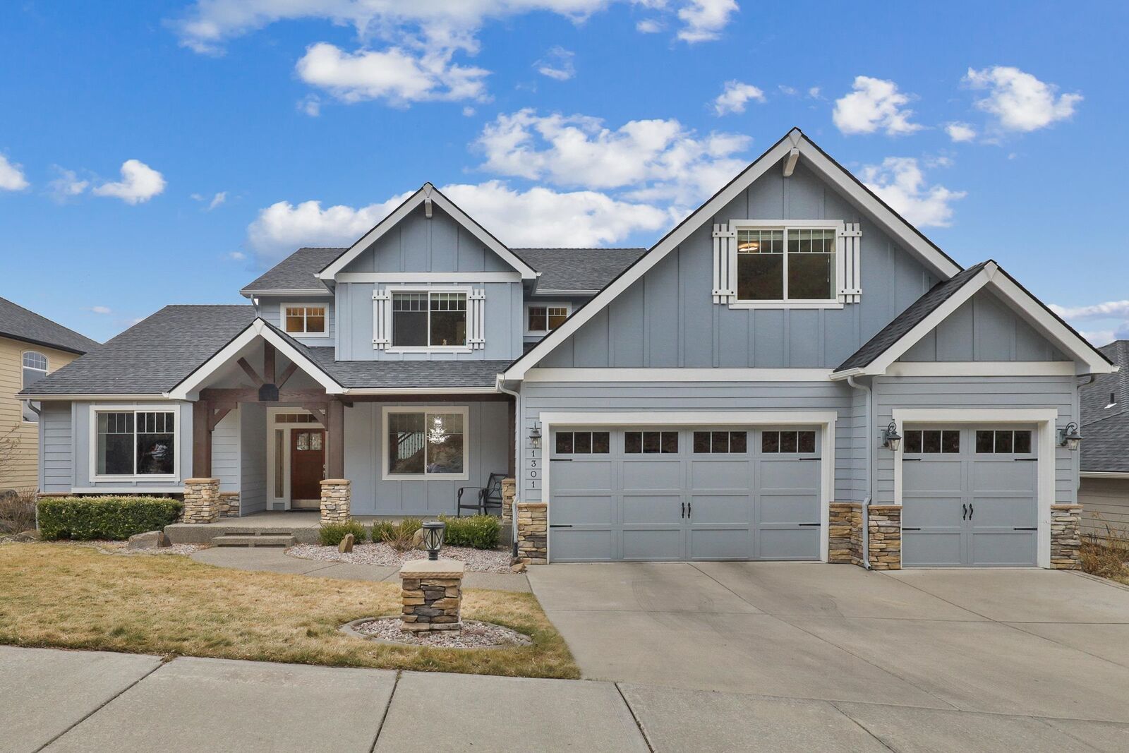 Property Photo:  1301 N Dunbarton Oaks Ln  WA 99019 