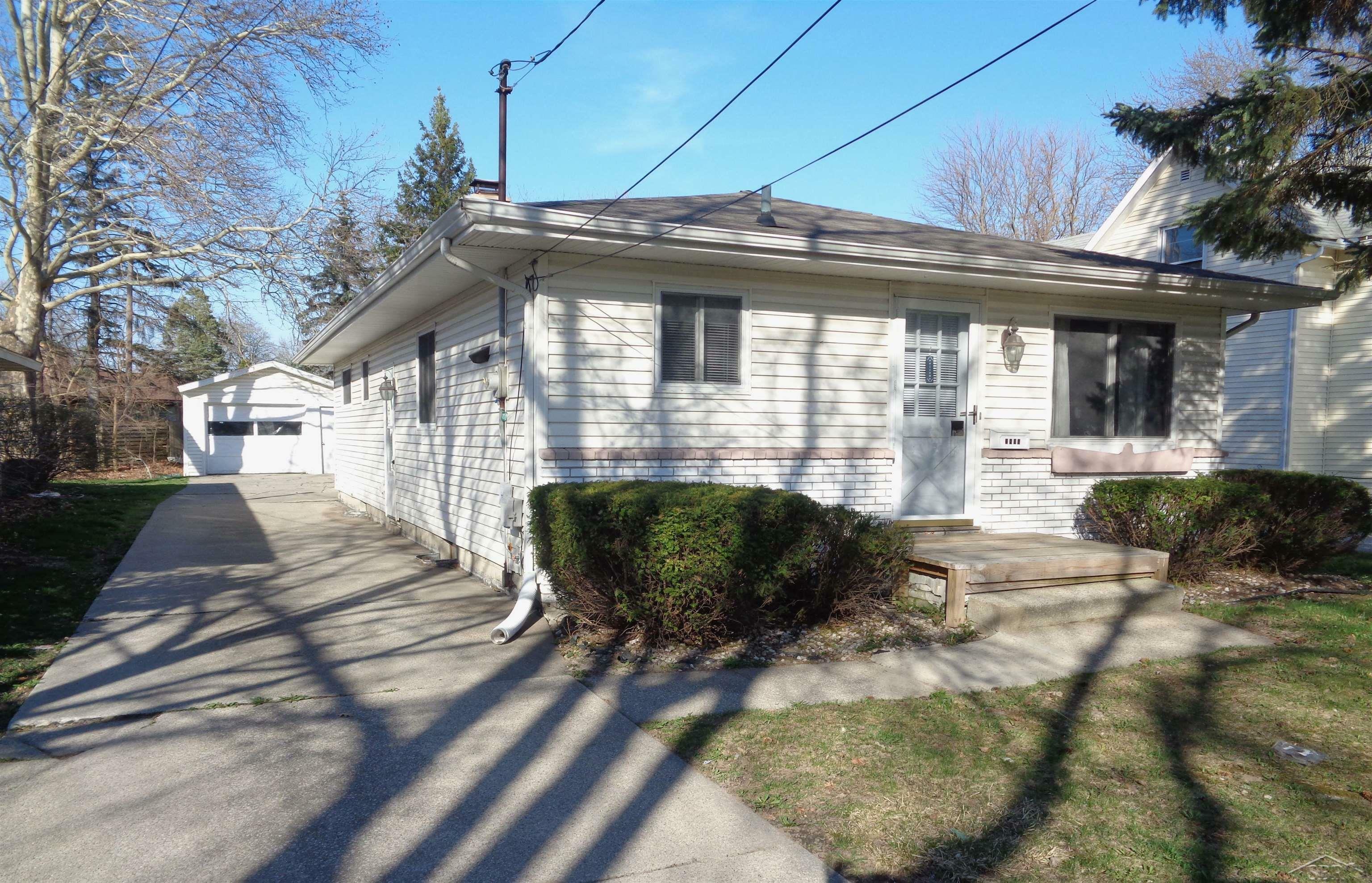 Property Photo:  2806 Court Street  MI 48602 