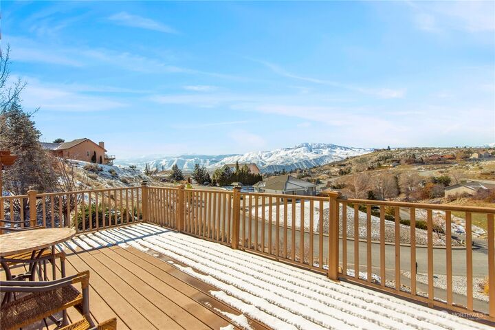 Property Photo:  176 Rolling Hills Lane  WA 98801 