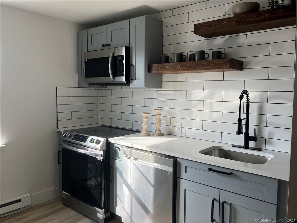 Property Photo: 3 Canterbury Arms 3 CT 06776