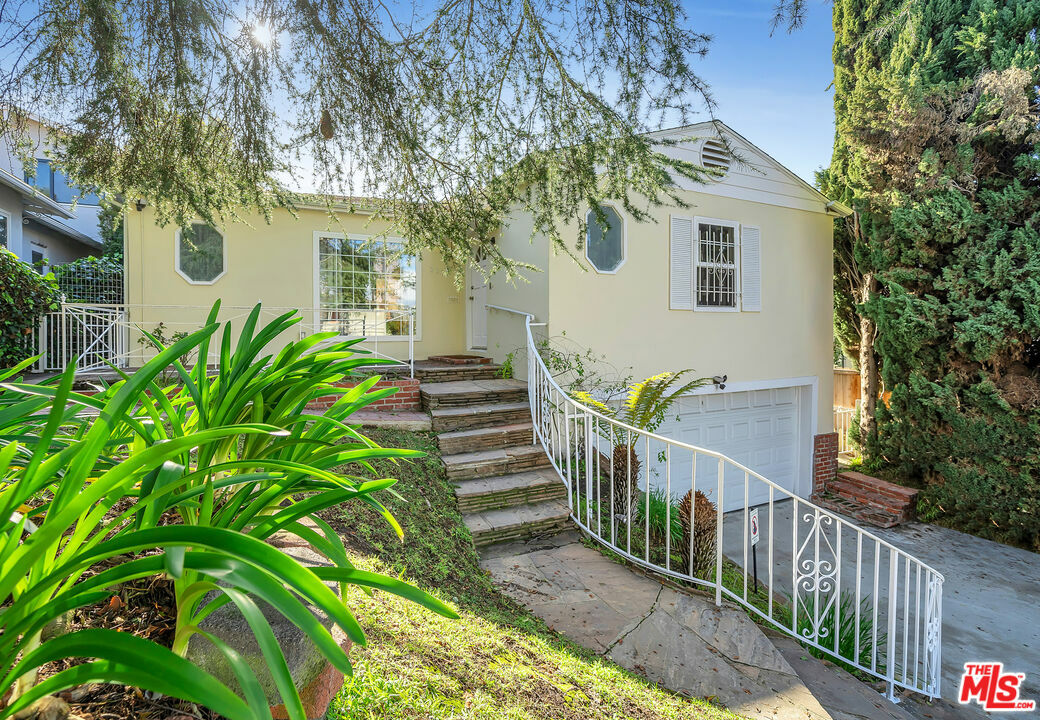 Property Photo: 2223 Benecia Ave CA 90064