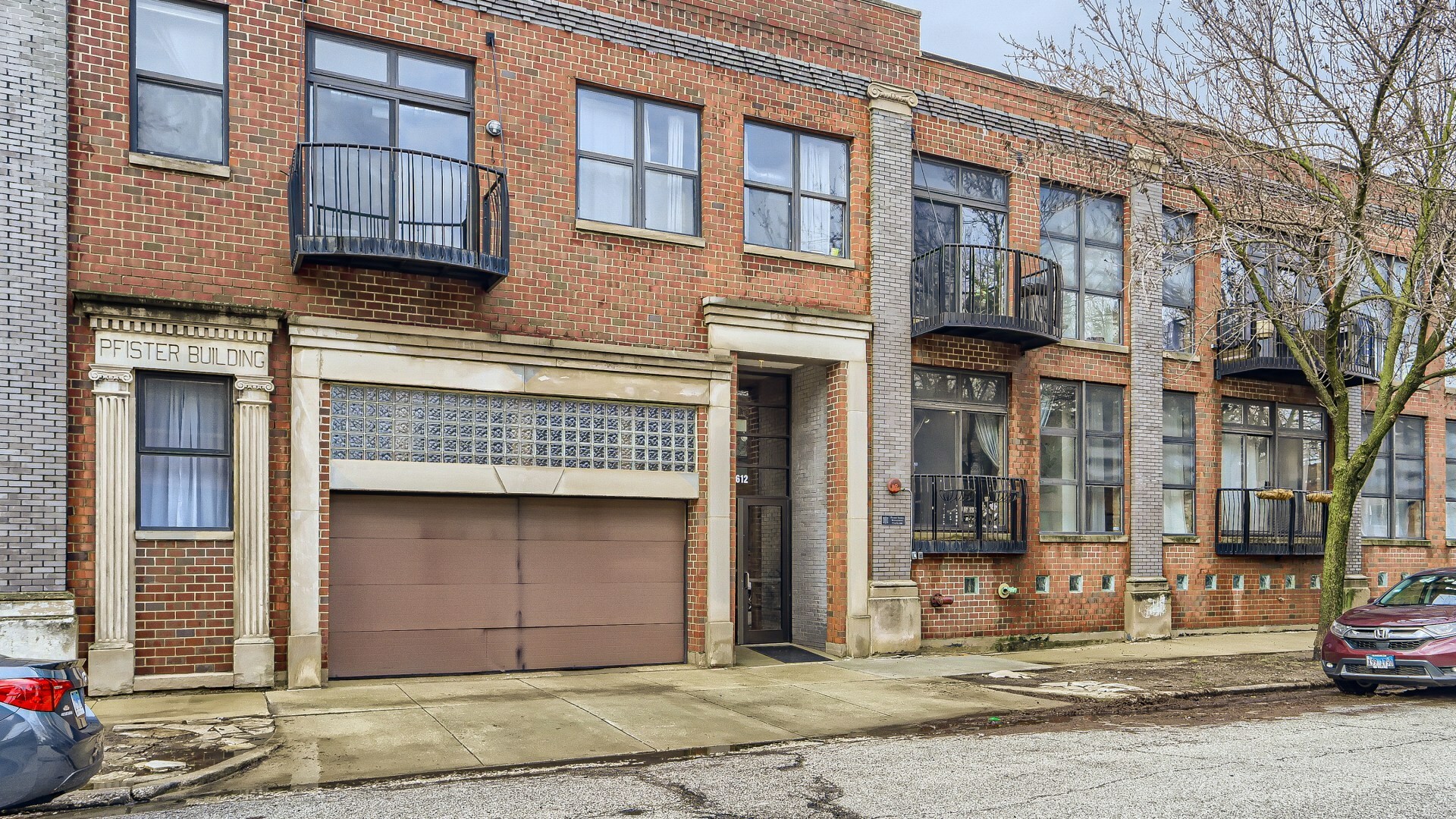 Property Photo:  612 N Oakley Avenue 110  IL 60612 