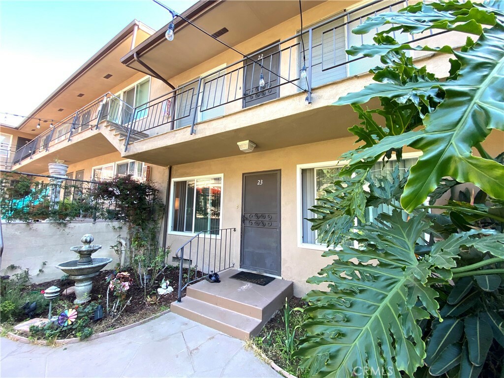 Property Photo:  1023 E 1st Street 23  CA 90802 