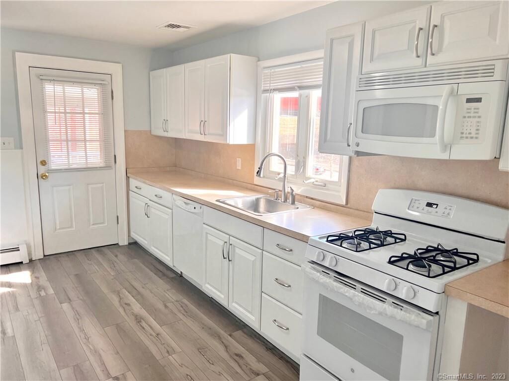 Property Photo:  3 Brown Street 2  CT 06511 