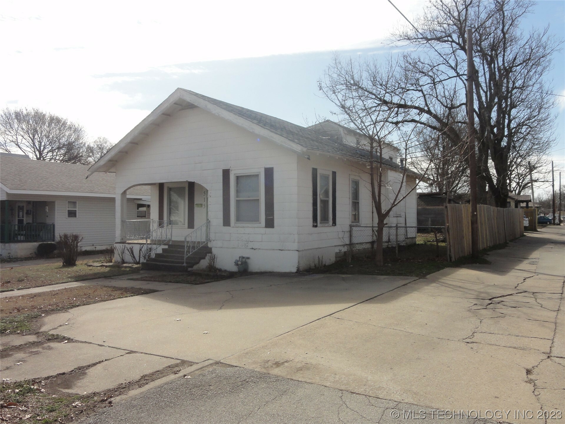 Property Photo:  515 E 9th  OK 74003 