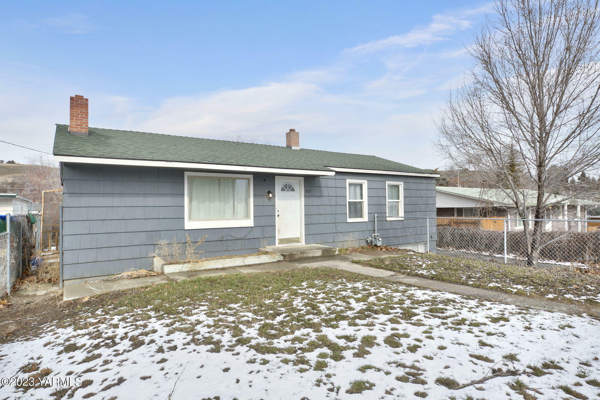 Property Photo: 801 W Home Ave WA 98942