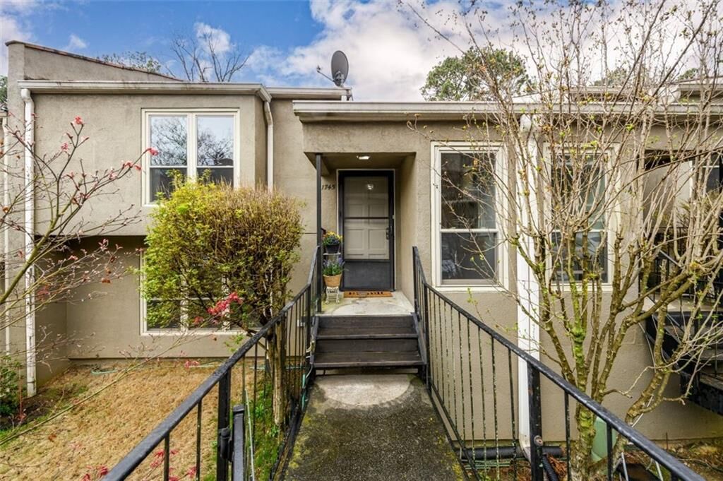 Property Photo:  1745 Woodcliff Place NE  GA 30329 