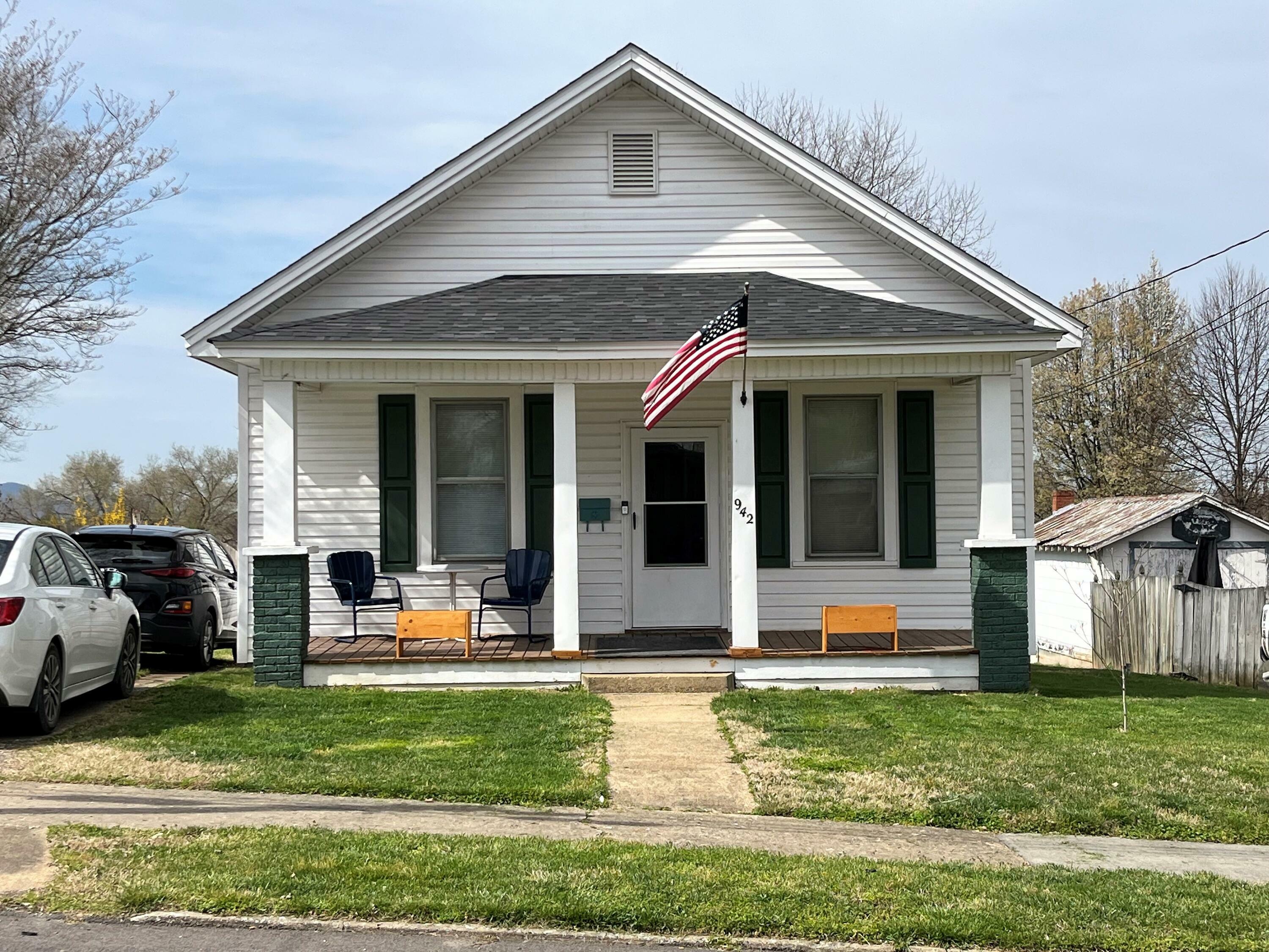 Property Photo:  942 Fairview Ave  TN 37660 