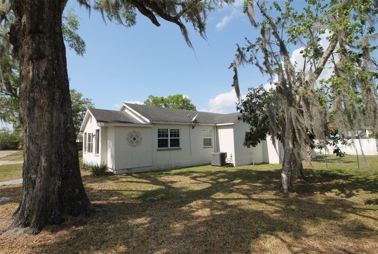 Property Photo:  803 W Arizona Avenue  FL 32720 