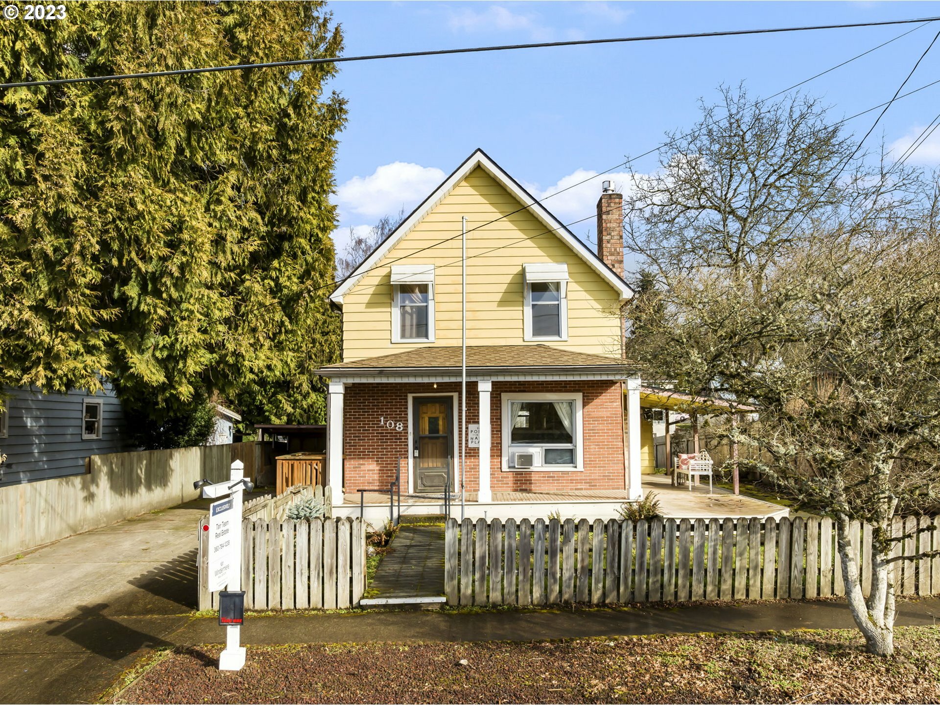 Property Photo:  108 S 4th Ave  WA 98642 