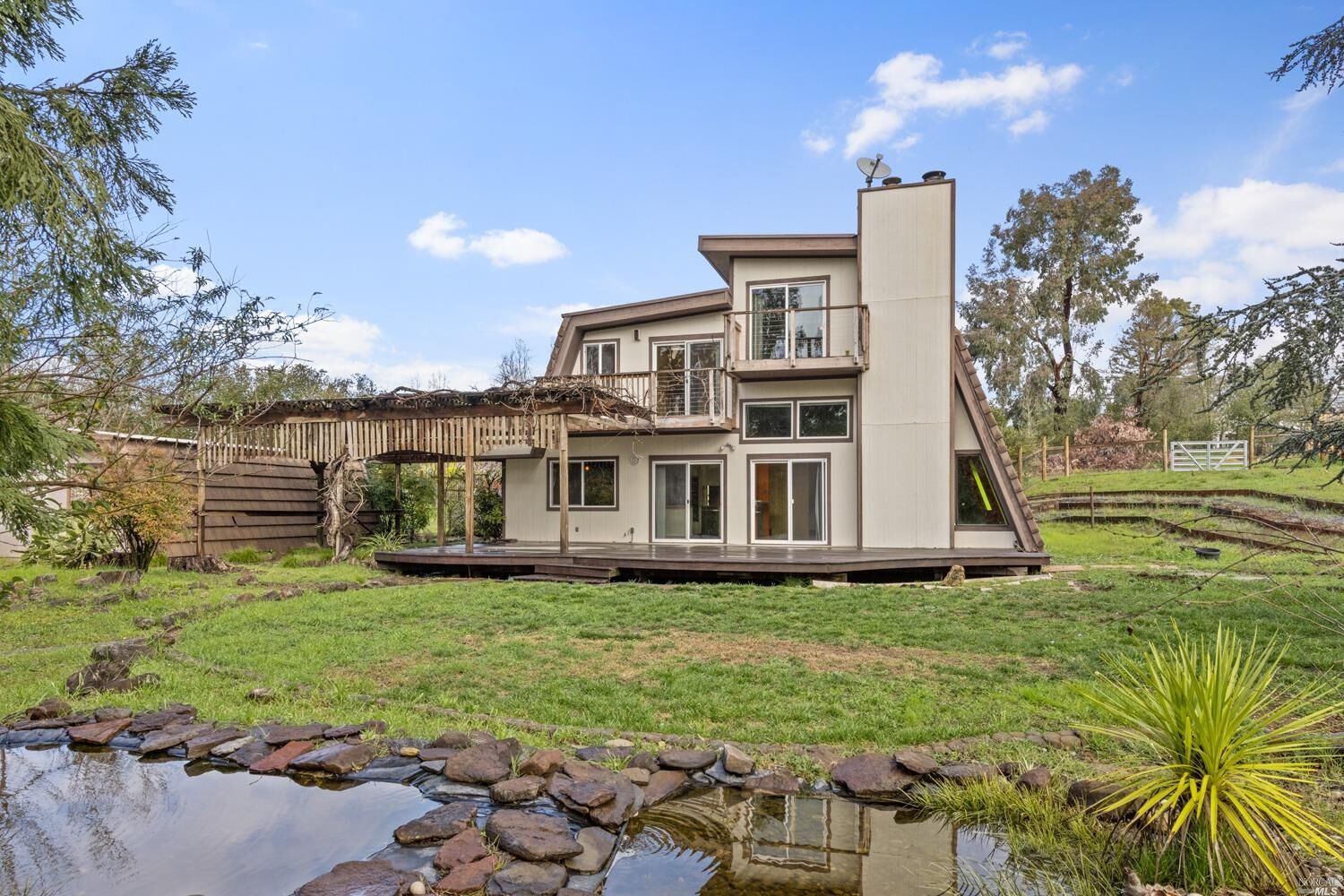 Property Photo:  870 Fitchview Lane  CA 95448 