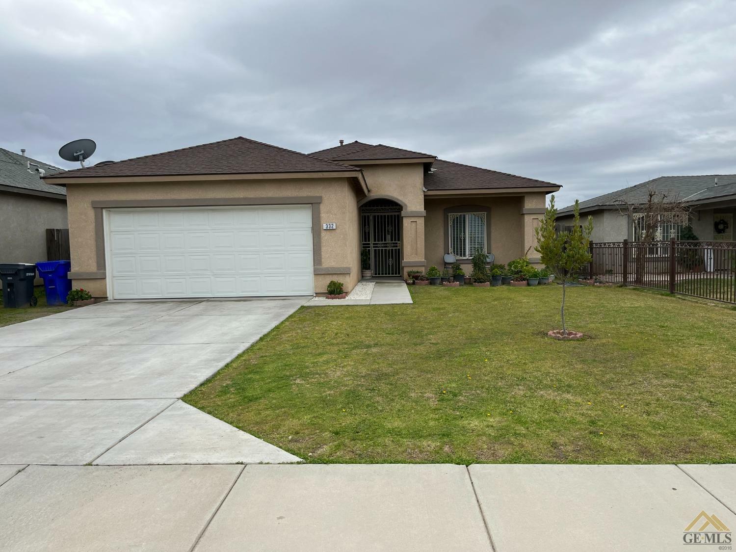 332 Avenida Ruiz  Delano CA 93215 photo