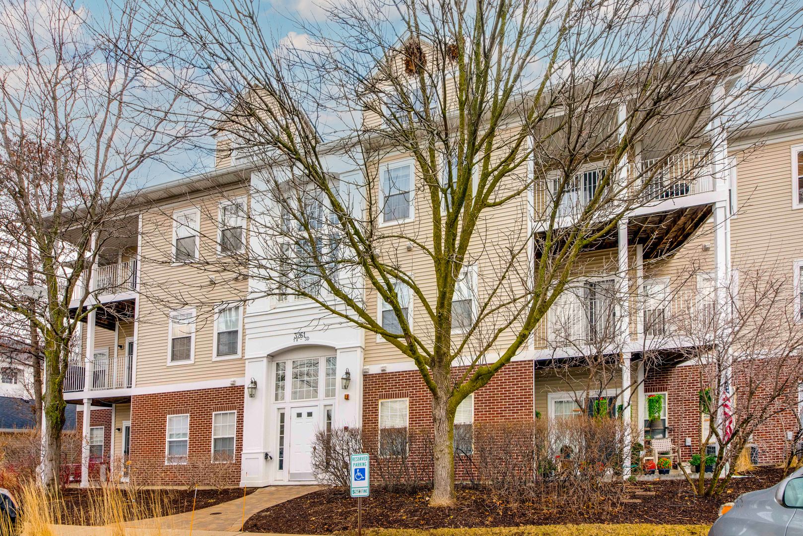 Property Photo: 3261 Stratford Court 1A IL 60044