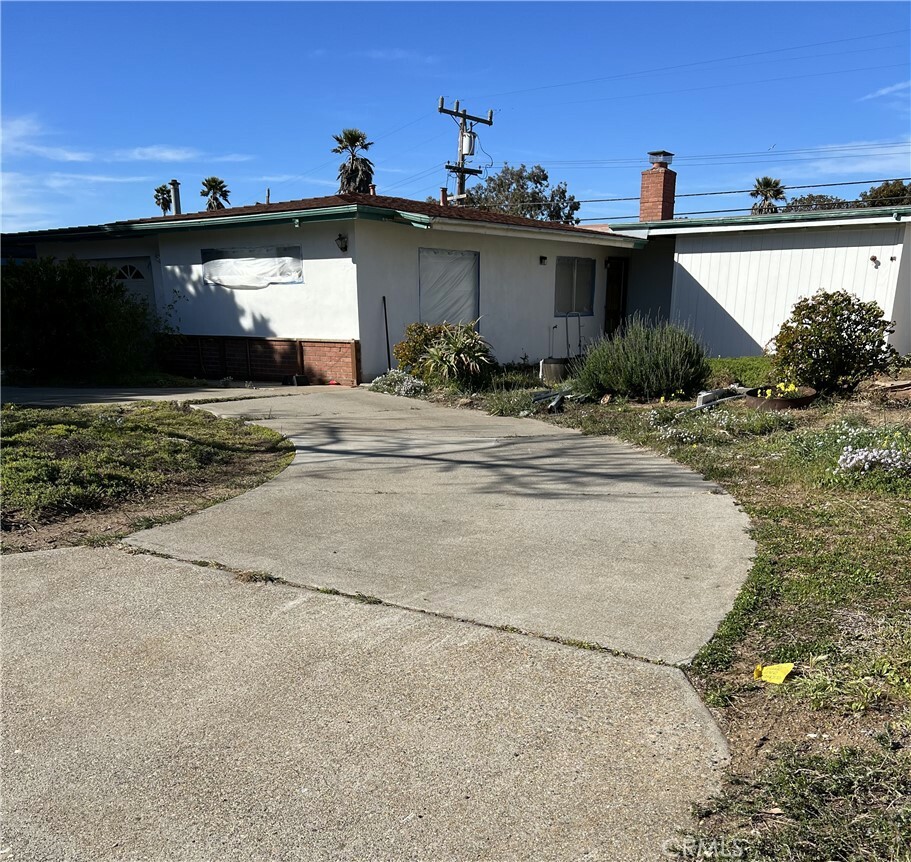 Property Photo:  1032 Bay Oaks Drive  CA 93402 