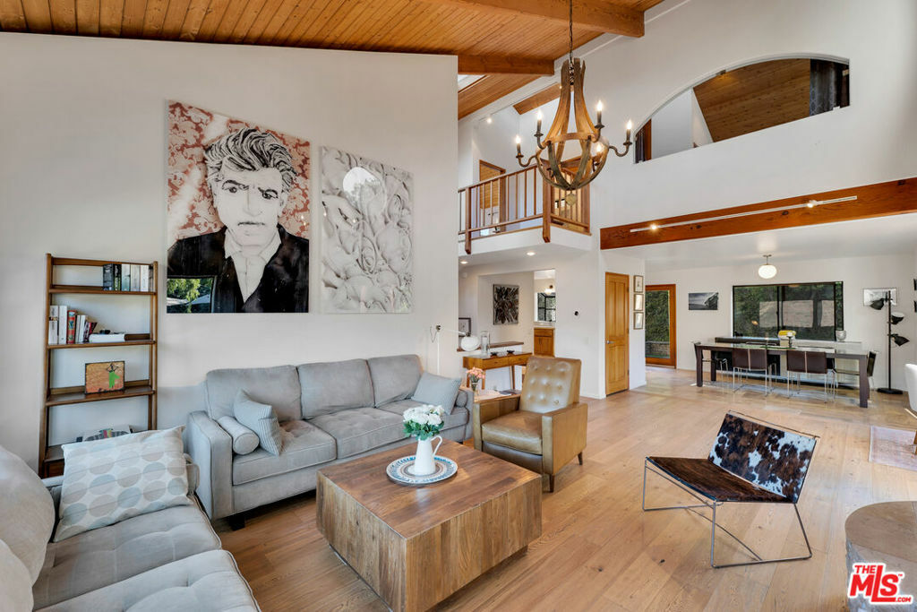 Property Photo: 26232 Idlewild Way CA 90265