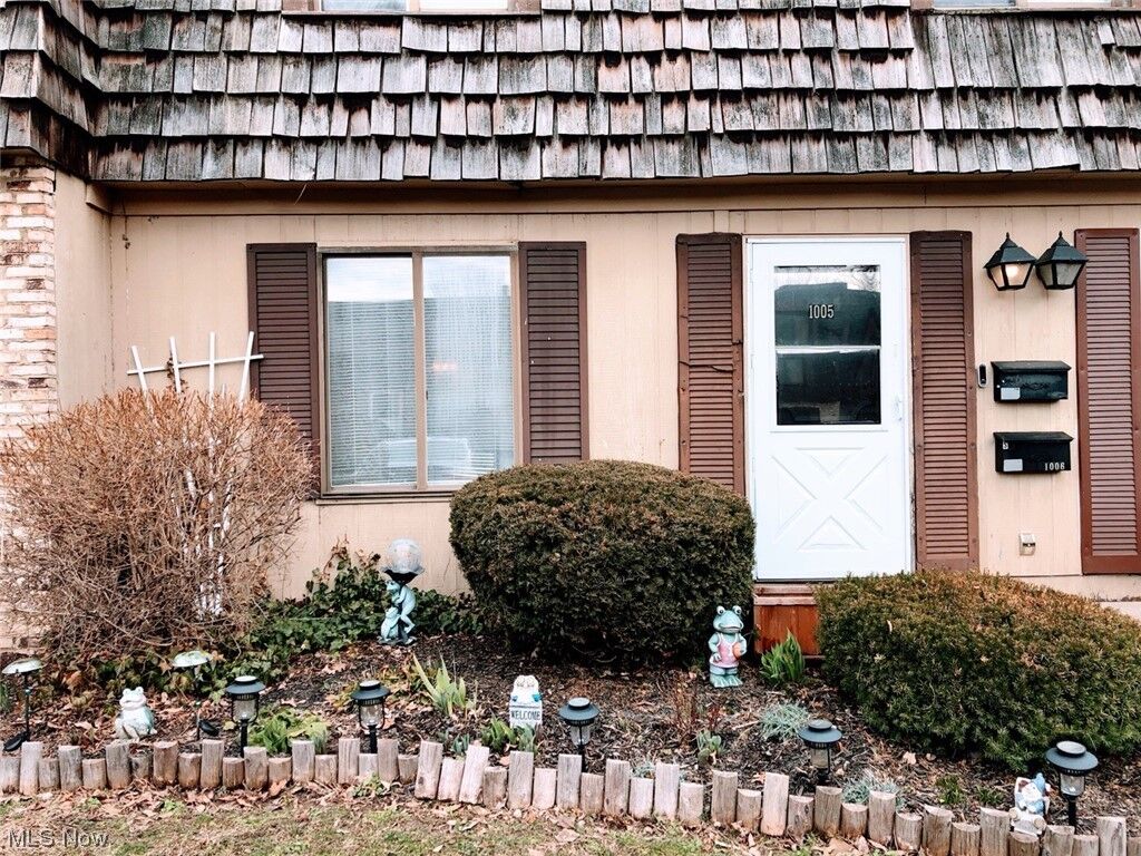 Property Photo:  1651 Mentor Avenue 1005  OH 44077 