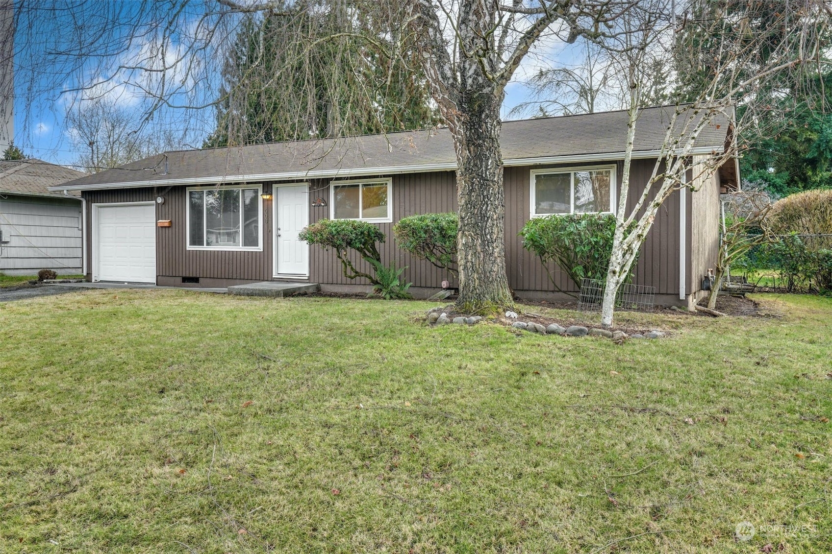 Property Photo:  608 22nd Street SE  WA 98002 