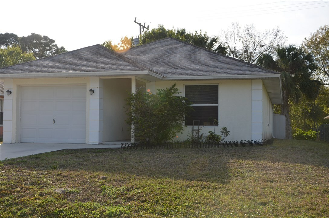 Property Photo:  2340 86th Drive  FL 32966 