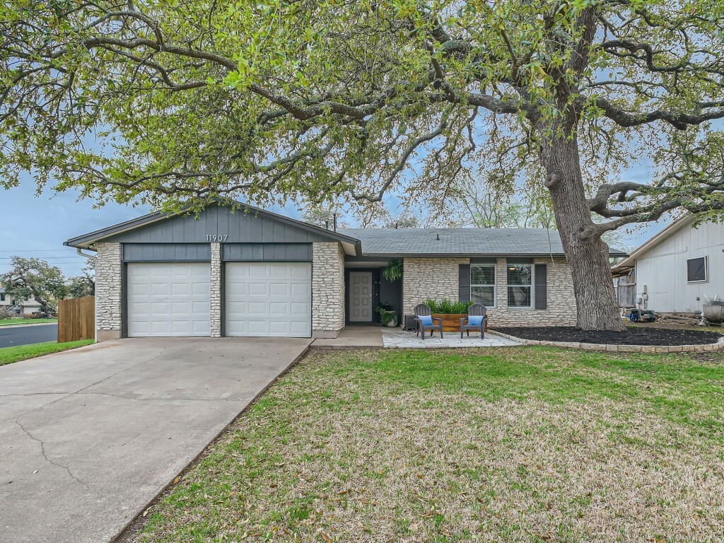 Property Photo:  11907 Acorn Creek Trail  TX 78750 