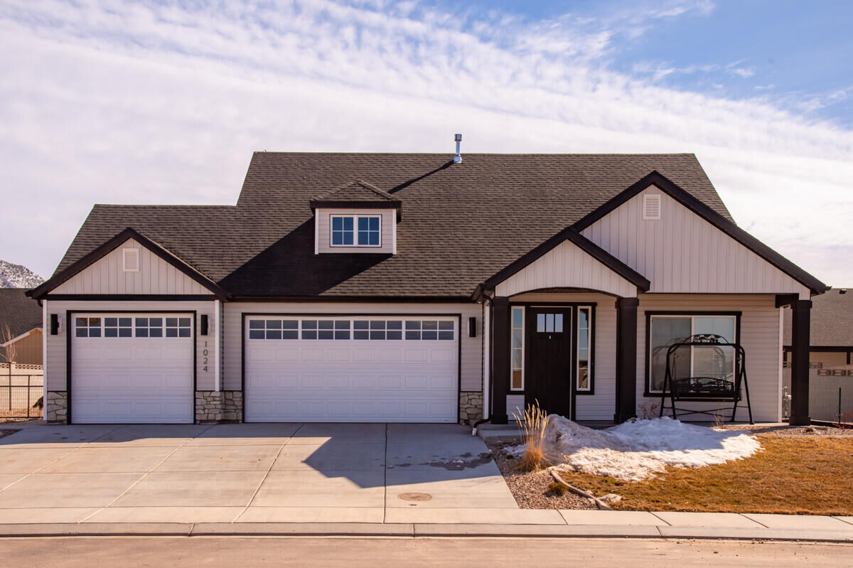 Property Photo:  1024 E 4375 N  UT 84721 